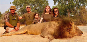 Lion hunting, bwanas, trophy, kill